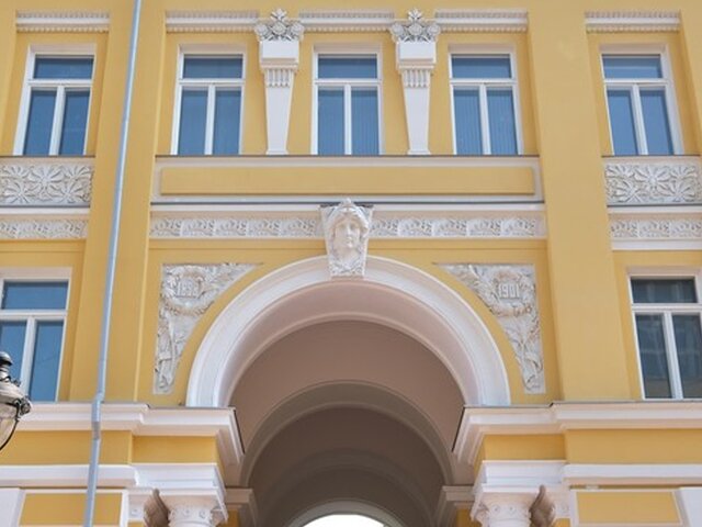 Завершен капремонт фасадов комплекса зданий МГУ в центре столицы