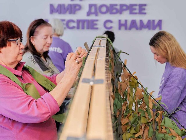 Москвичам рассказали об участии "серебряных" волонтеров в городских пр