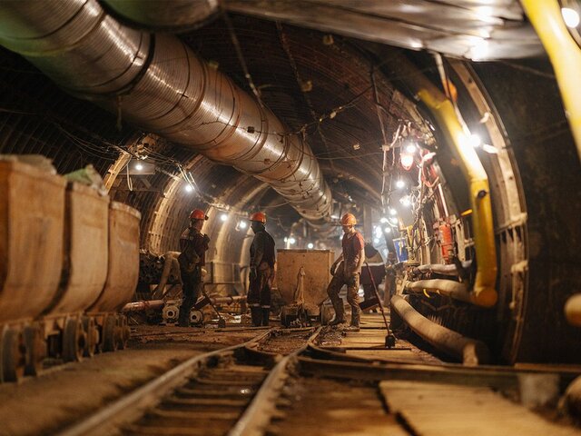 Собянин поздравил московских метростроителей с профессиональ