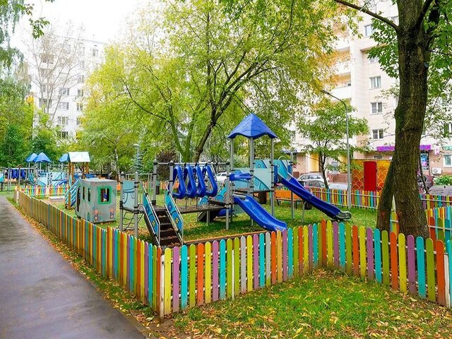 Новые удобные пешеходные маршруты обустроены в столичных дворах